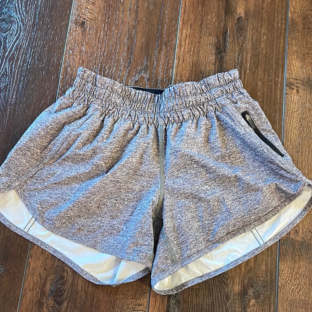 [LULULEMON] Speed Up Pleated Elastic Waist Shorts